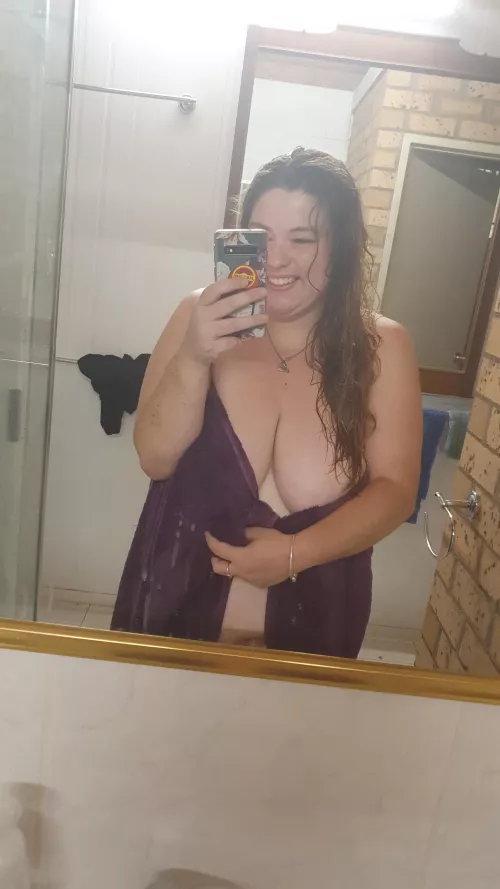 who's hoping I'll drop the towel? 😈 by elizabethhargylee