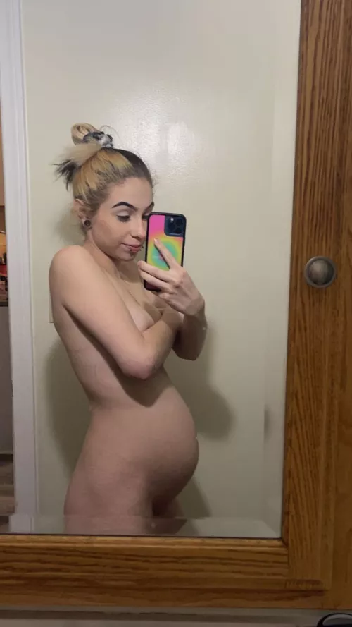 would you fuck a pregnant milf? by lovelylinaa420