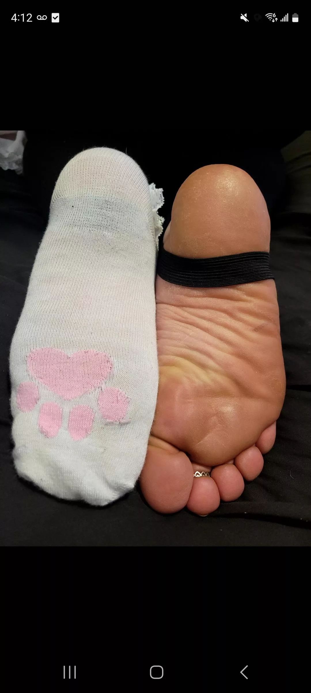 Wouldn't it be fun to tickle my feet posted by lilysbarefeet4