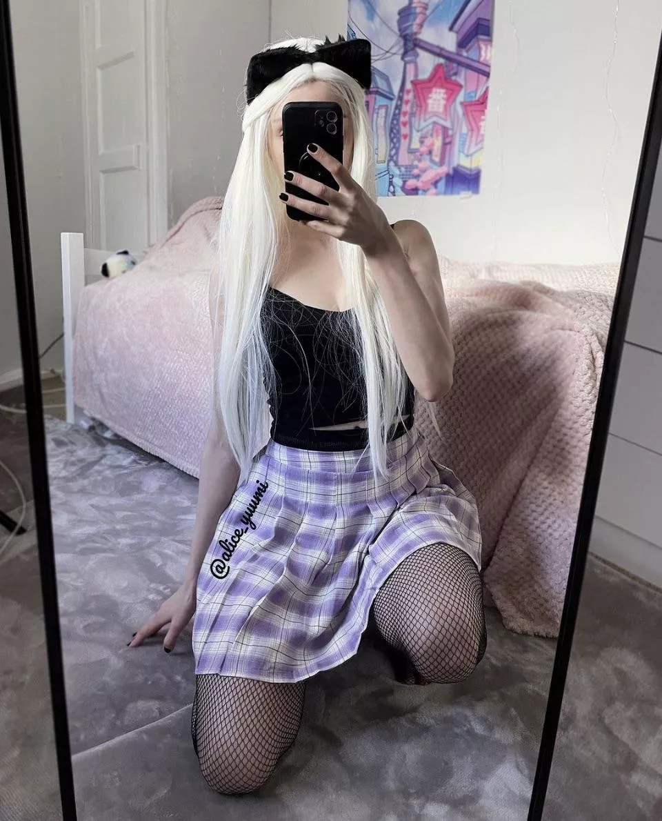 Am I your cat girlfriend? posted by alice_yuumi