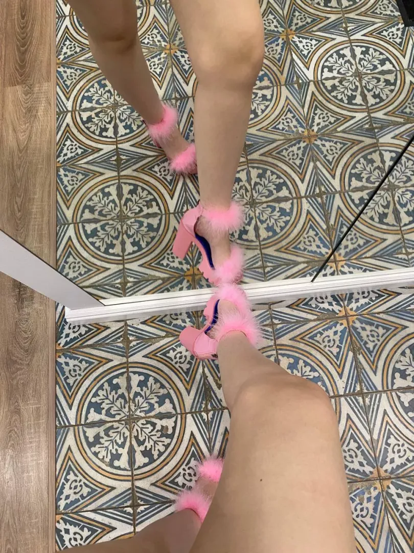 Amazing from all angles [F] by betweenForearm41