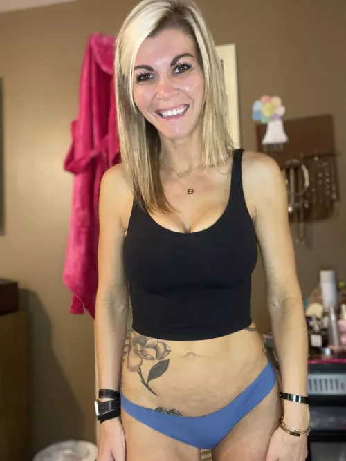 An average 39 year old rocking a mombod with tiger stripes! by fitnesswife1983