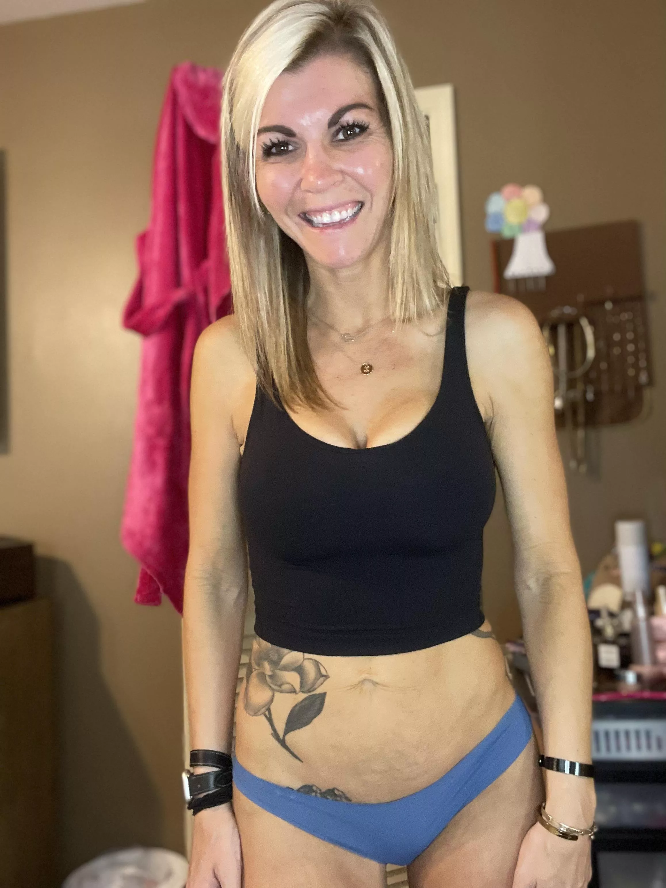 An average 39 year old rocking a mombod with tiger stripes! posted by fitnesswife1983