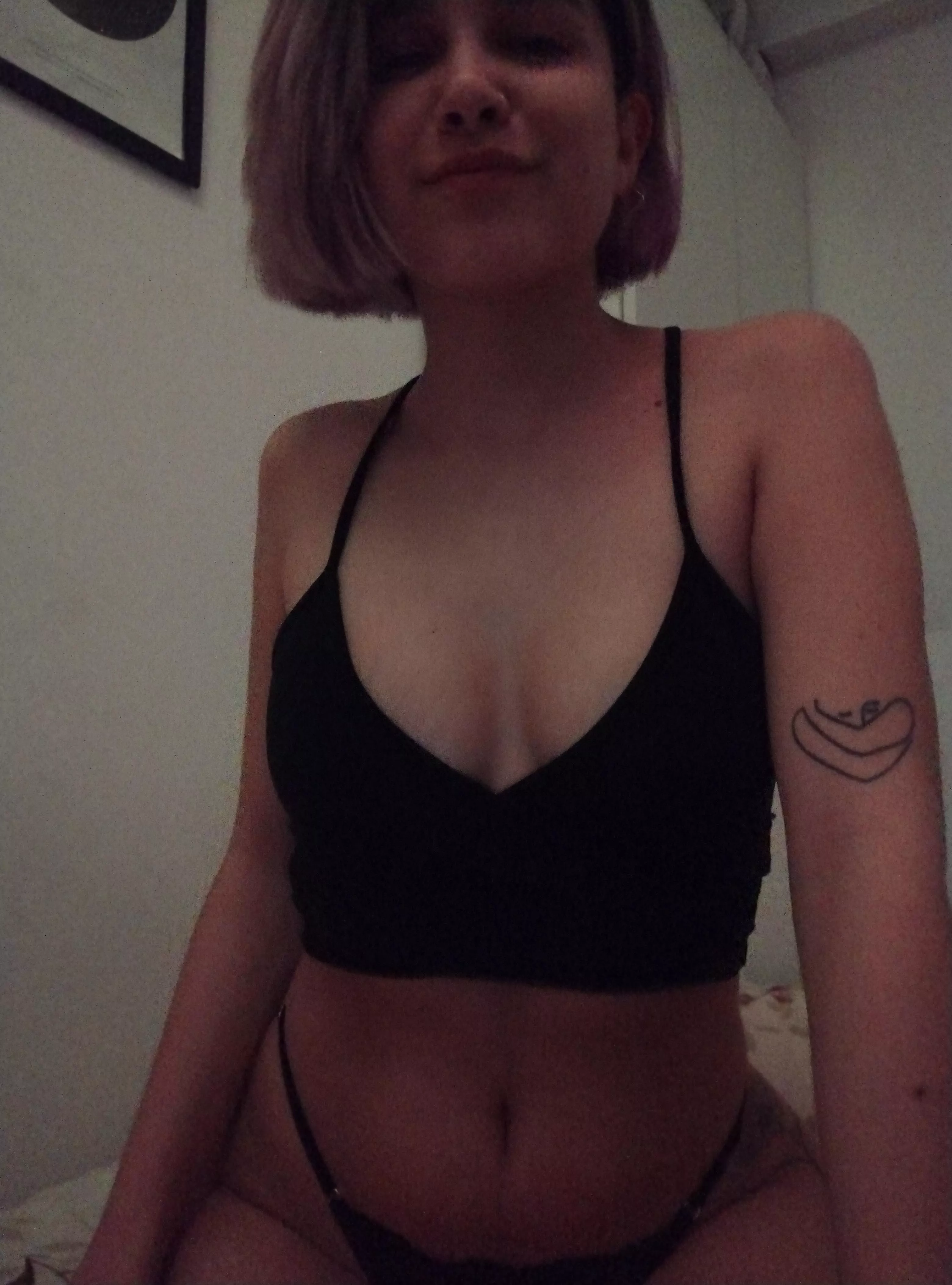 Black, always black 🖤 posted by mmalaquitaxxx