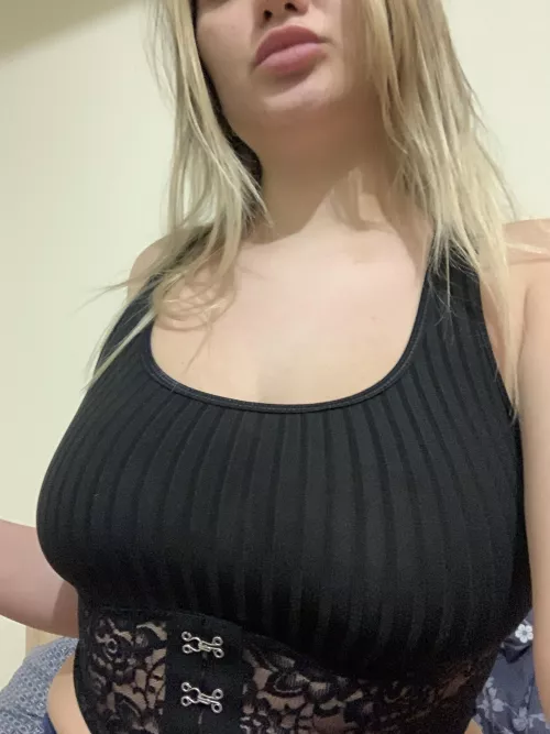 Black crop >>> by Xxkityx