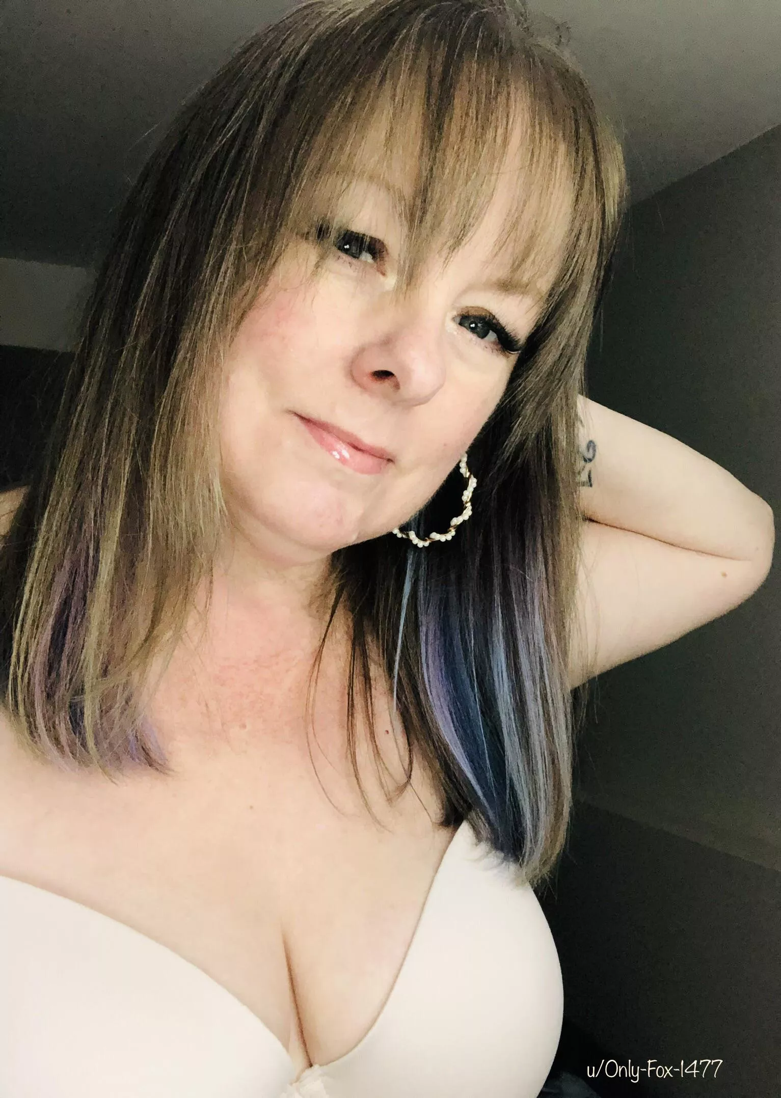 champagne cleavage posted by Only-Fox-1477