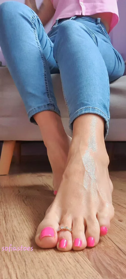 exactly how I want my man.....on their knees and desperate to suck my pink toes 😉💞 by sofiastoes