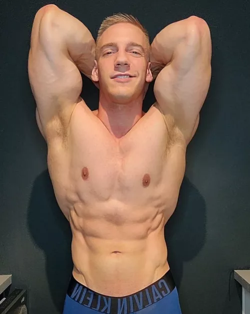 Flexing & Smiling 😁.. by John_fitness91