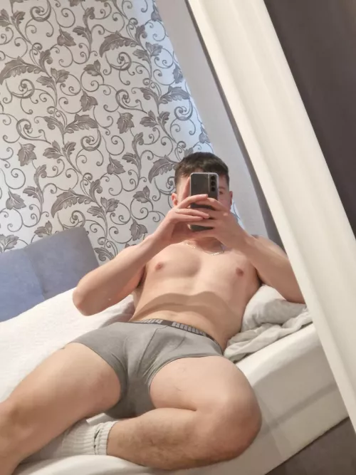 girl you down to chill with me? DM by hotsizzling19