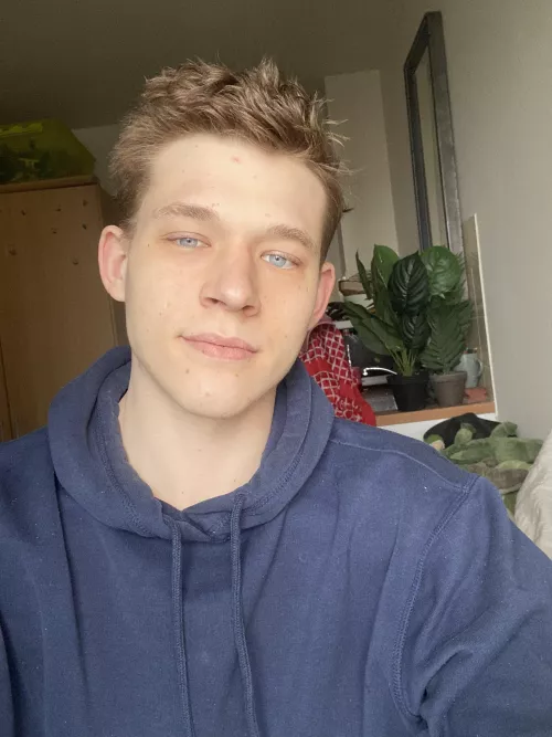 going for a slight tinge of mad scientist in my hair, now trying to formulate an elixir to make my eyes even bluer by Commander-Cunt