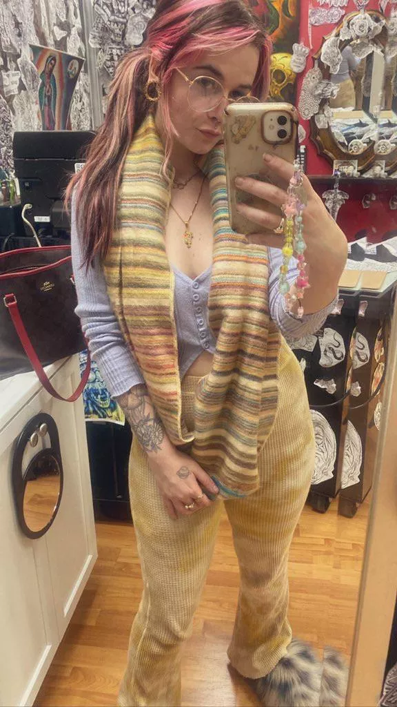 Good morning 🌻 posted by forbiddenfortyshorty