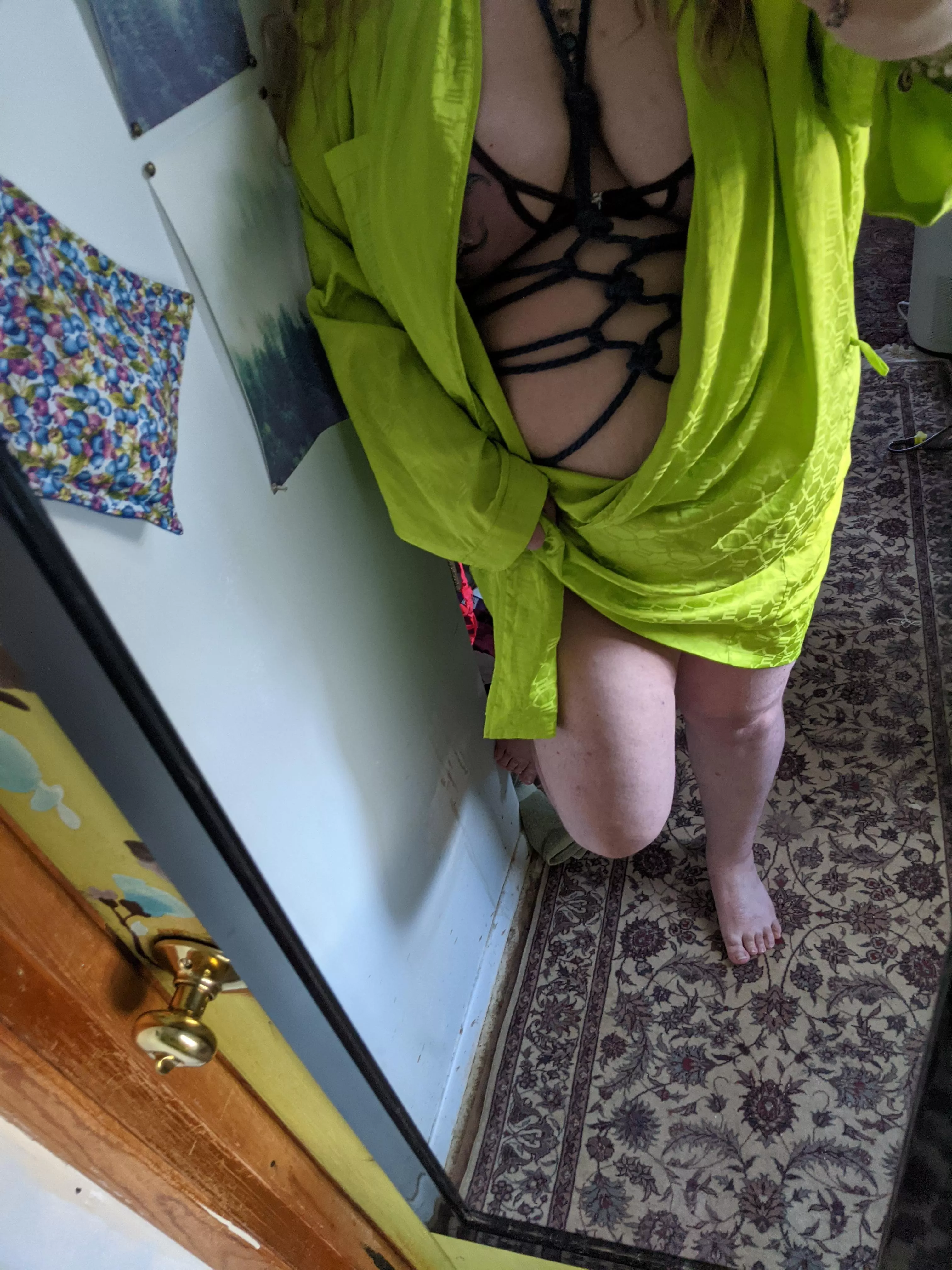 good morning bunnies and riggers! having a wonderful morning in my beautiful hand made jute that jubjub from Texas made for me! ❤️ posted by grlsNprls