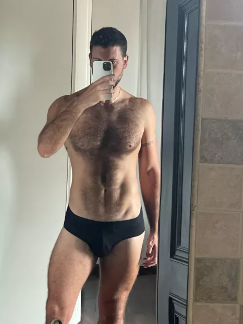 Hairy enough? by lospiesdejavi