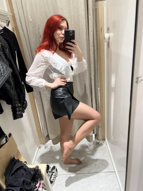 Hello 🖤 by ichigo_emaa