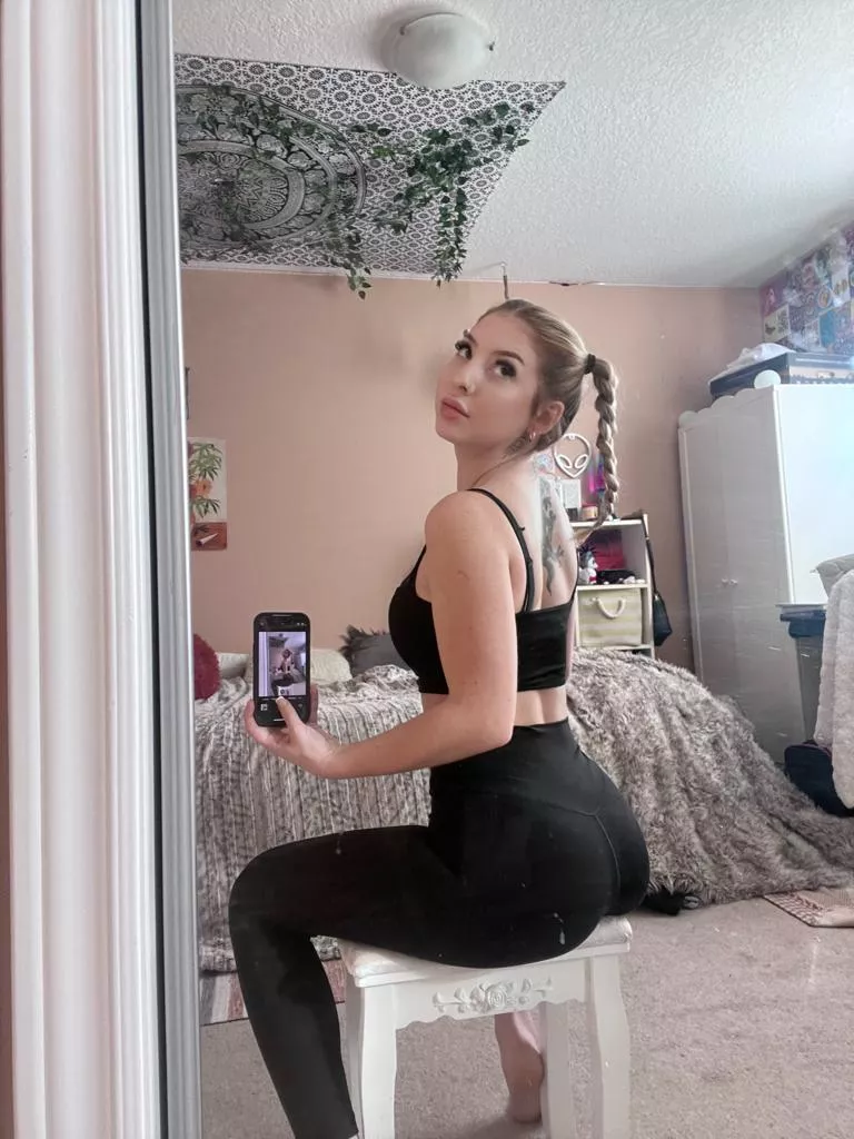 How's my cute ass? posted by GingerBabyIvy