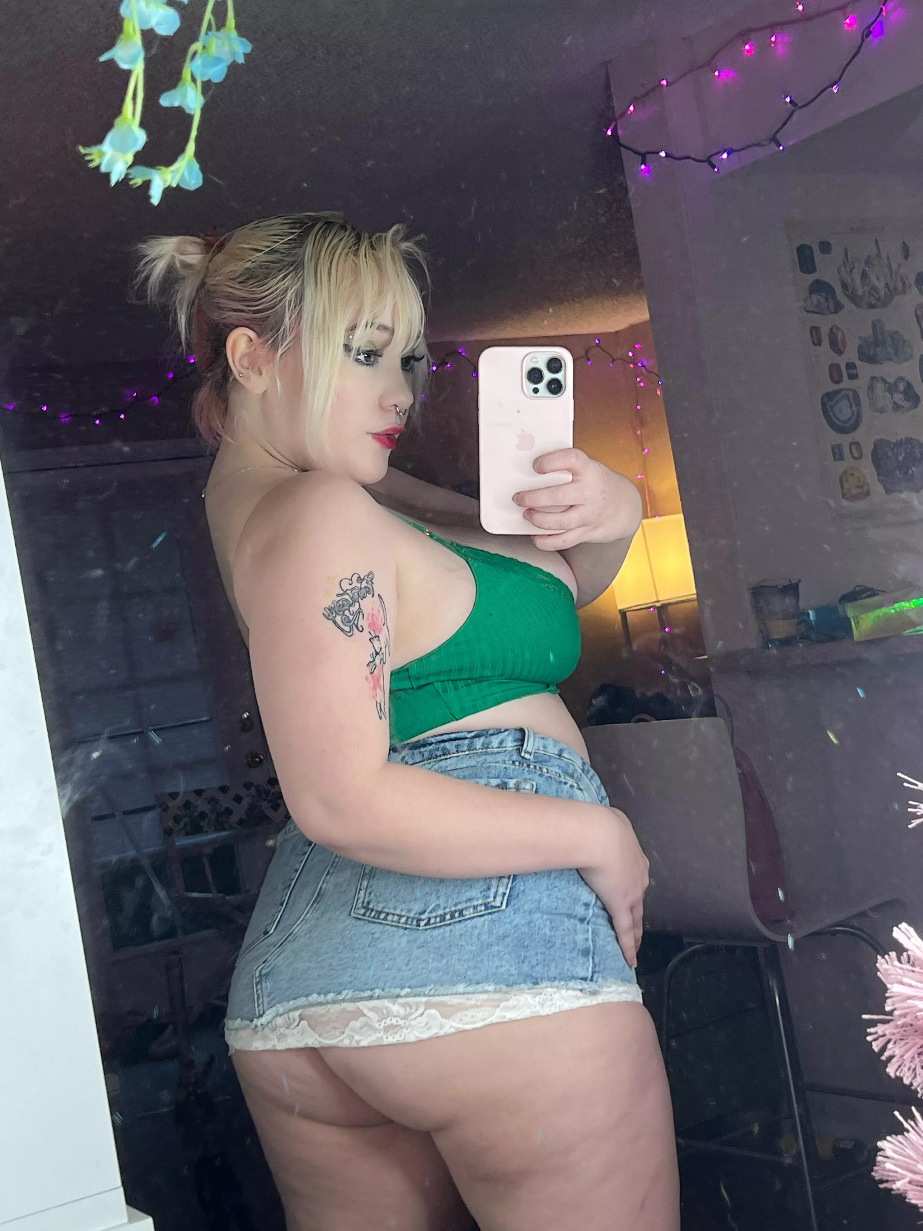 how’s your monday? posted by bunnygirlxox