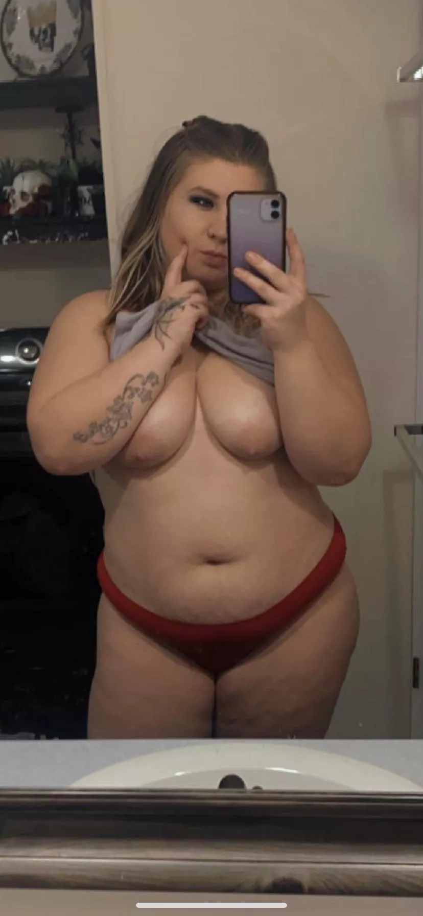 Hump day baby posted by deeexxo