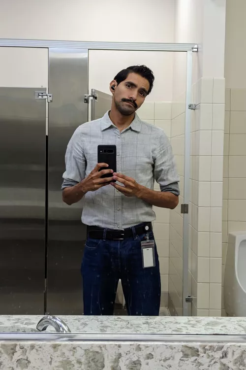 I hate to be the guy that posts bathroom selfies, but sometimes the lighting is good and you feel good about yourself by lrenteria00