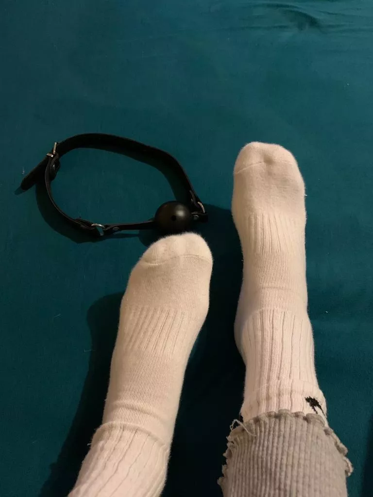 Imagine what your girlfriend would say if she caught you playing with me… posted by Lauraaalove