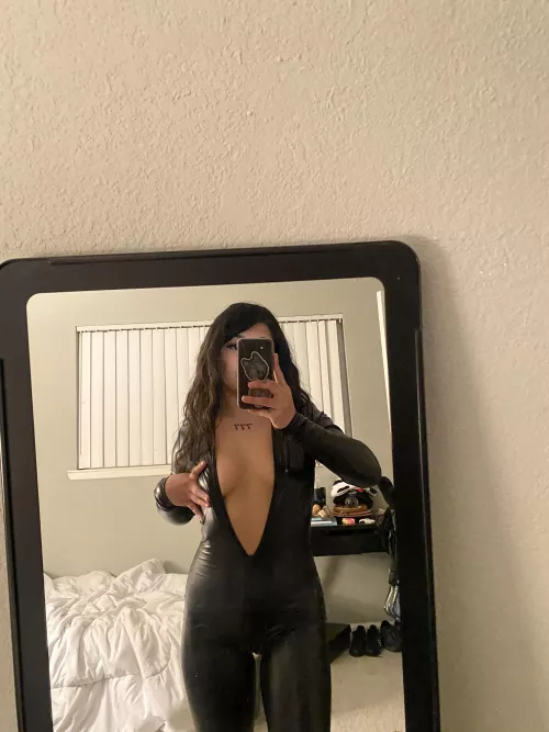 Isn't she beautiful? Don't be shy now by ilyanastasia