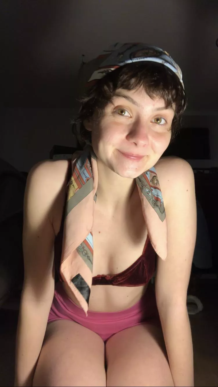 Just saying good night and sending love <3 posted by bloomhyper