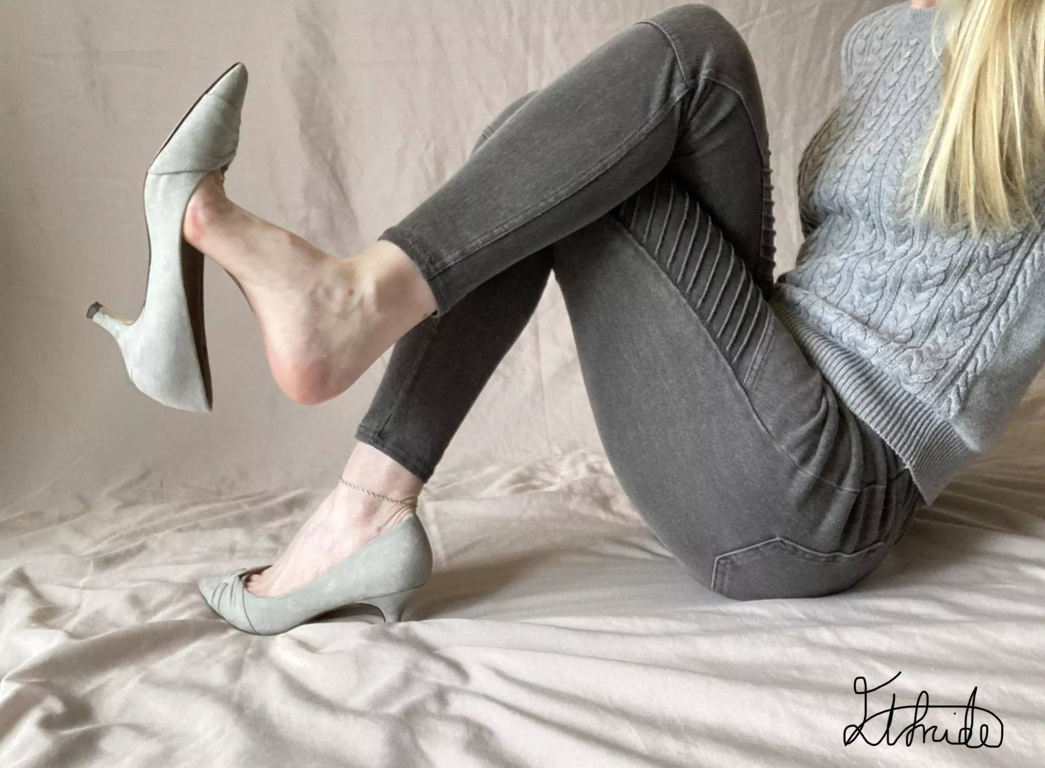 Kitten heel dangle posted by Elfrida77