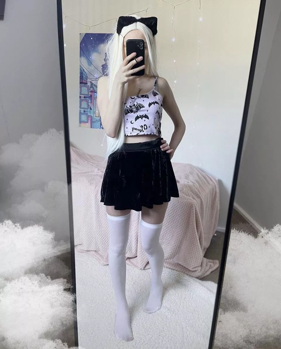Kitty girl in thigh highs posted by alice_yuumi
