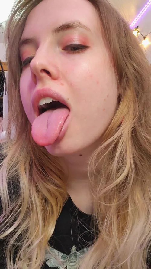 let me show you how I can use it (oc) by Caychasingclouds