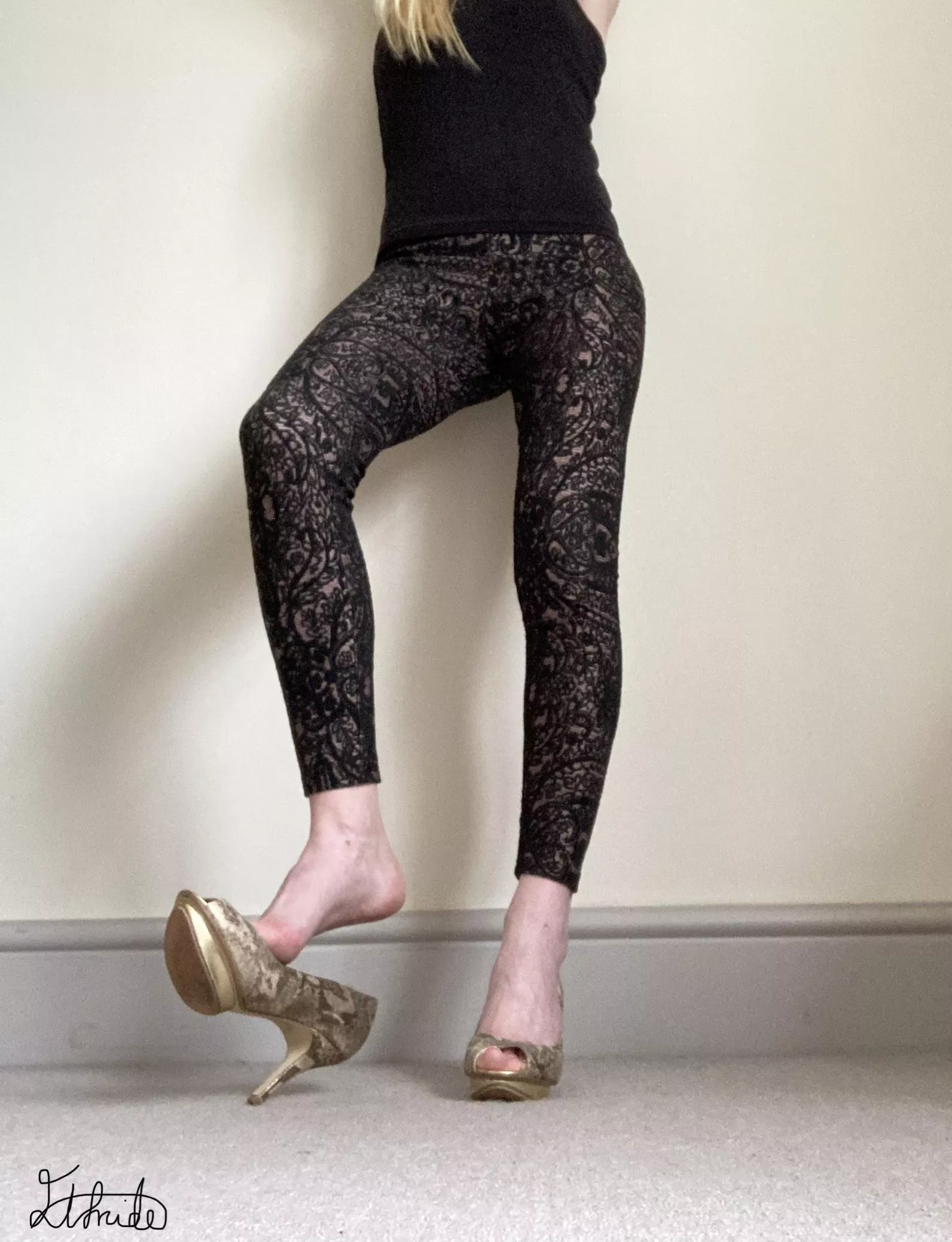 Long legs and stilettos posted by Elfrida77