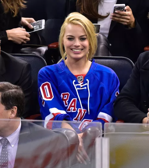 Margot Robbie by BeerGoggles2022