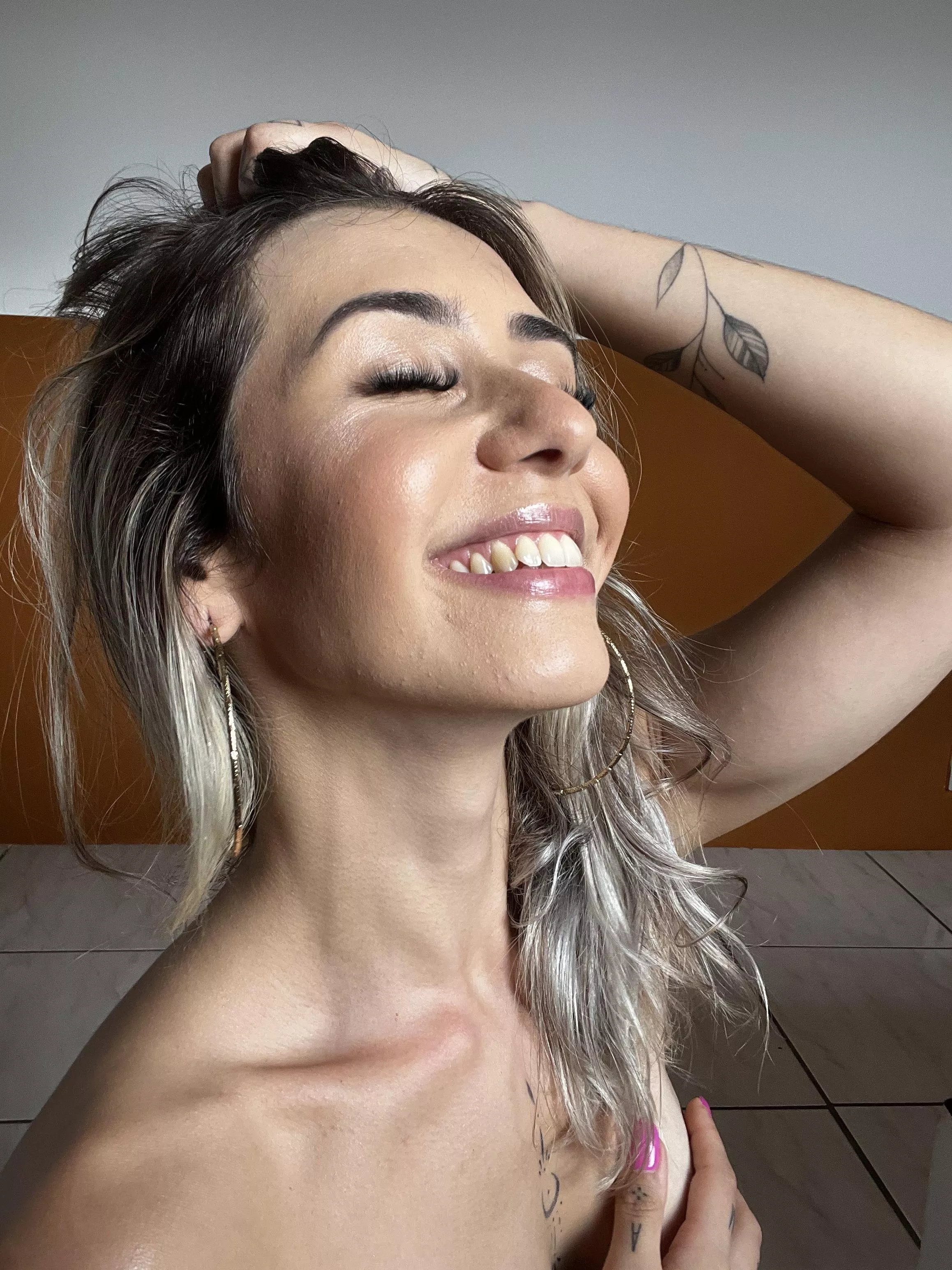 Me naked and u with your pants down. Finish it… posted by Akali_Lunar