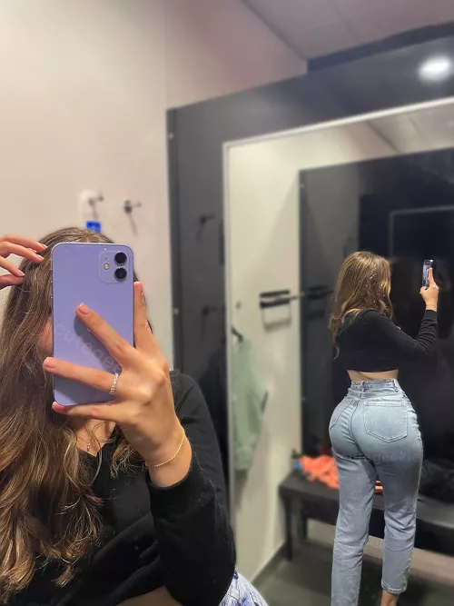 Mirror mirror on the wall… [f] by cutegeekie