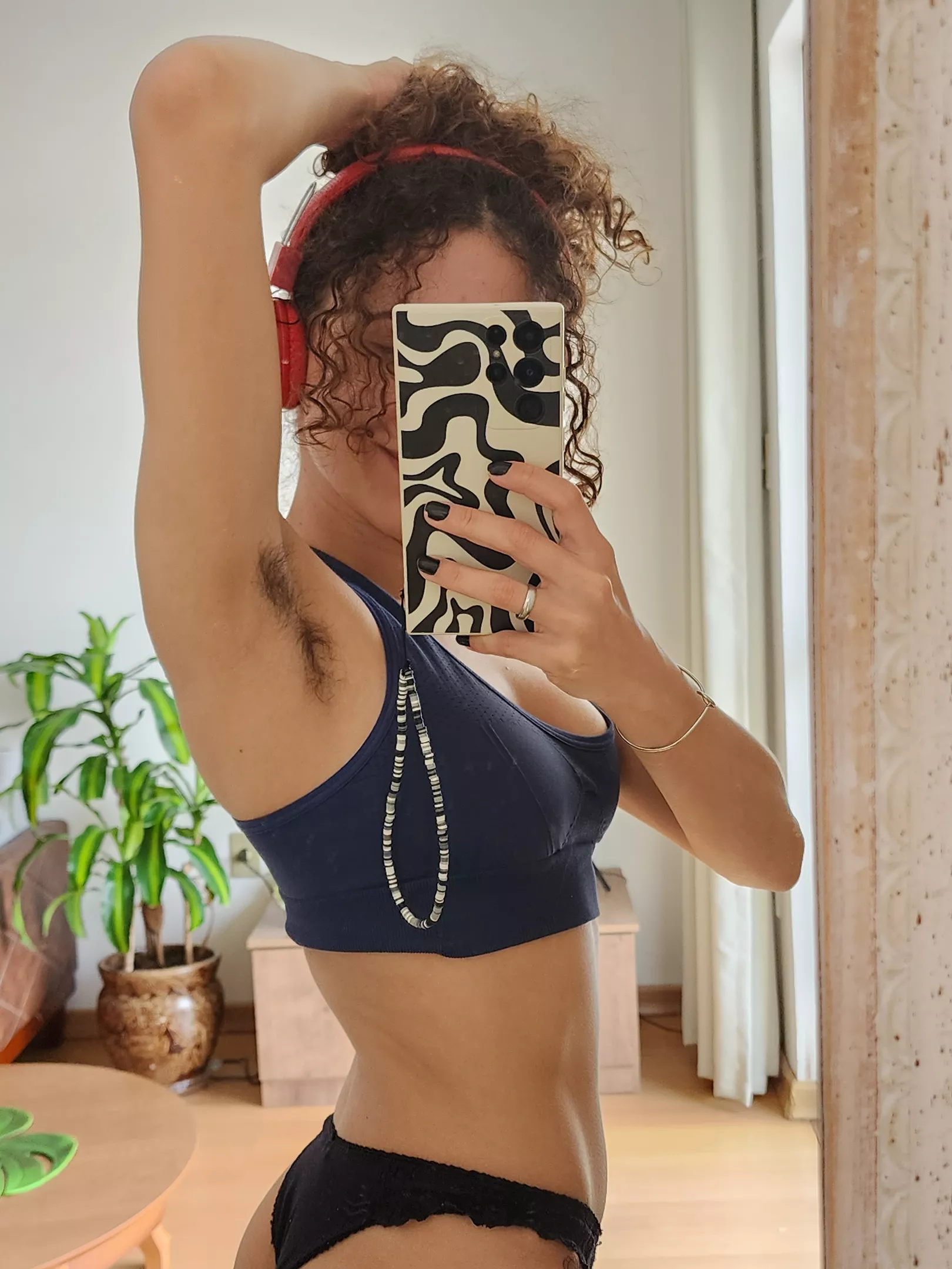 My armpits smell even better after the gym 😉 posted by hairyangela