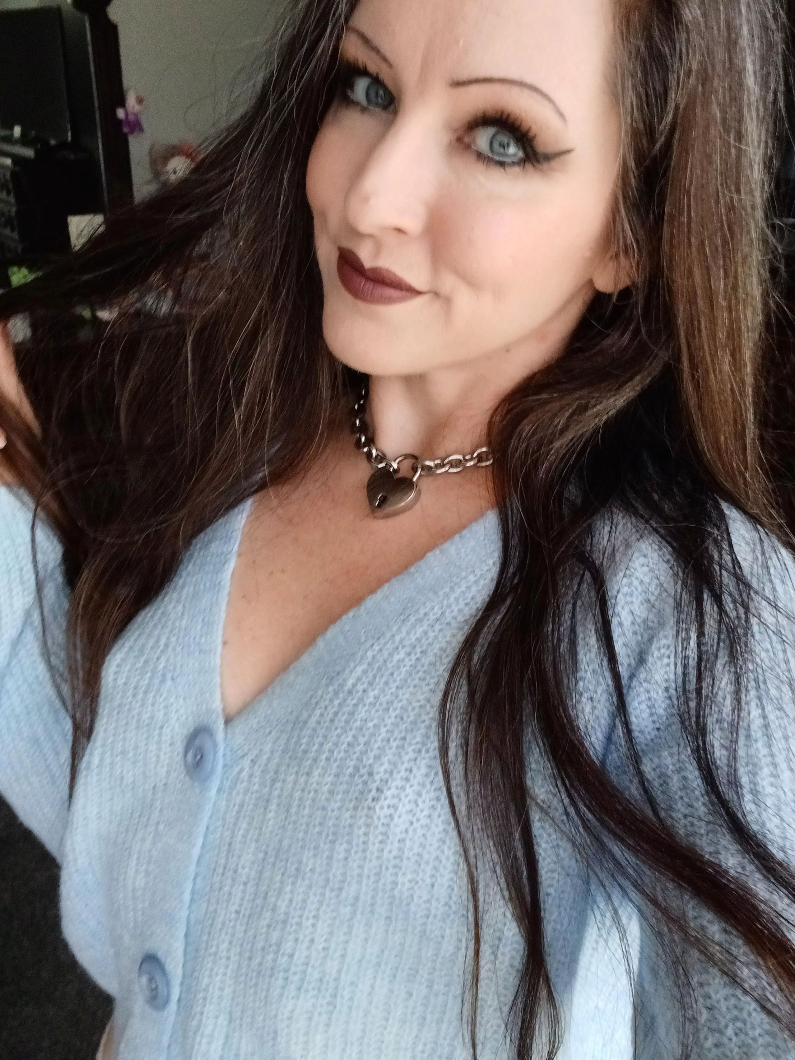 no bra under my sweaters posted by littlegothinheels