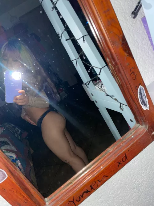 Please enjoy my 4 feet bubble butt on this Wednesday morning 🤭 by Kiwipeelz