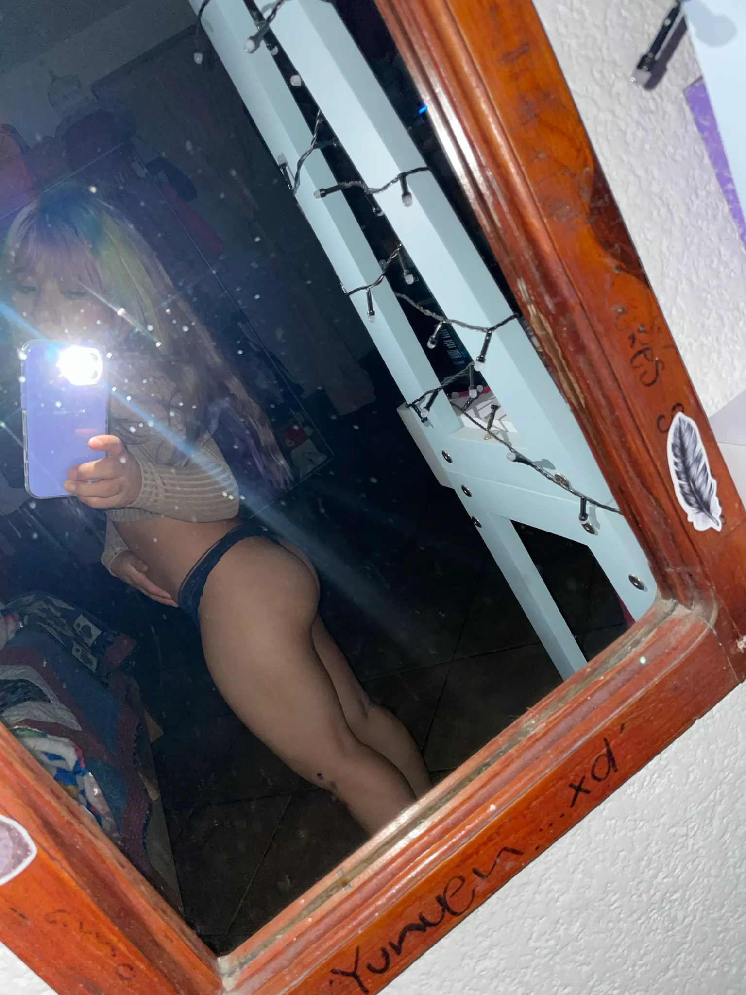 Please enjoy my 4 feet bubble butt on this Wednesday morning 🤭 posted by Kiwipeelz