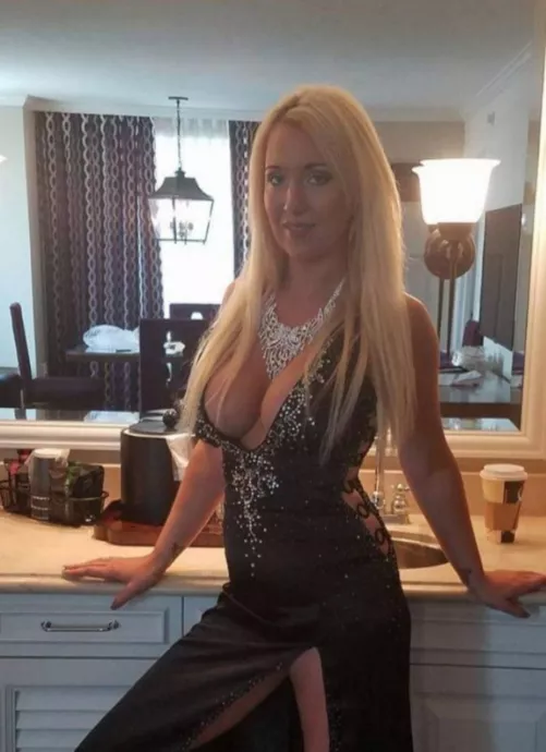 Prom queen by laycee_steele