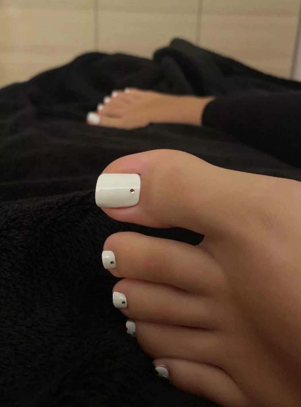Rate my toes <3 posted by miacastillo24
