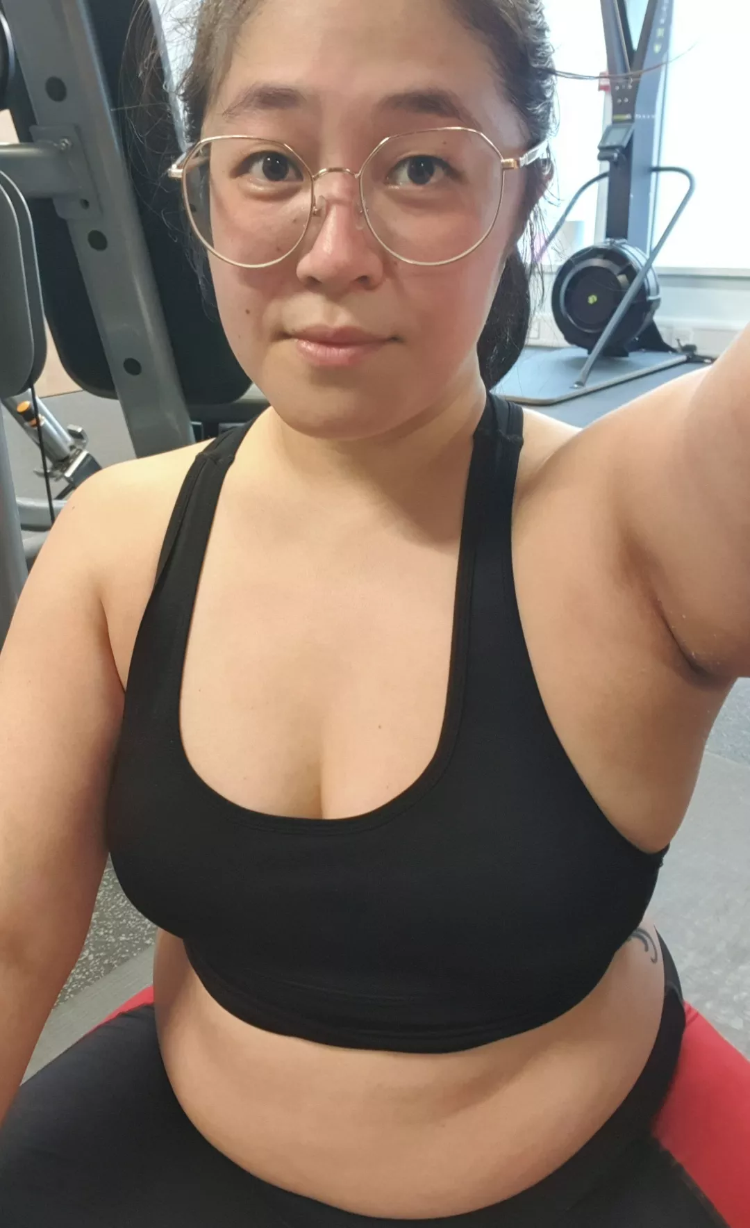 red faced at the gym 🥵 posted by curvyasianchloe