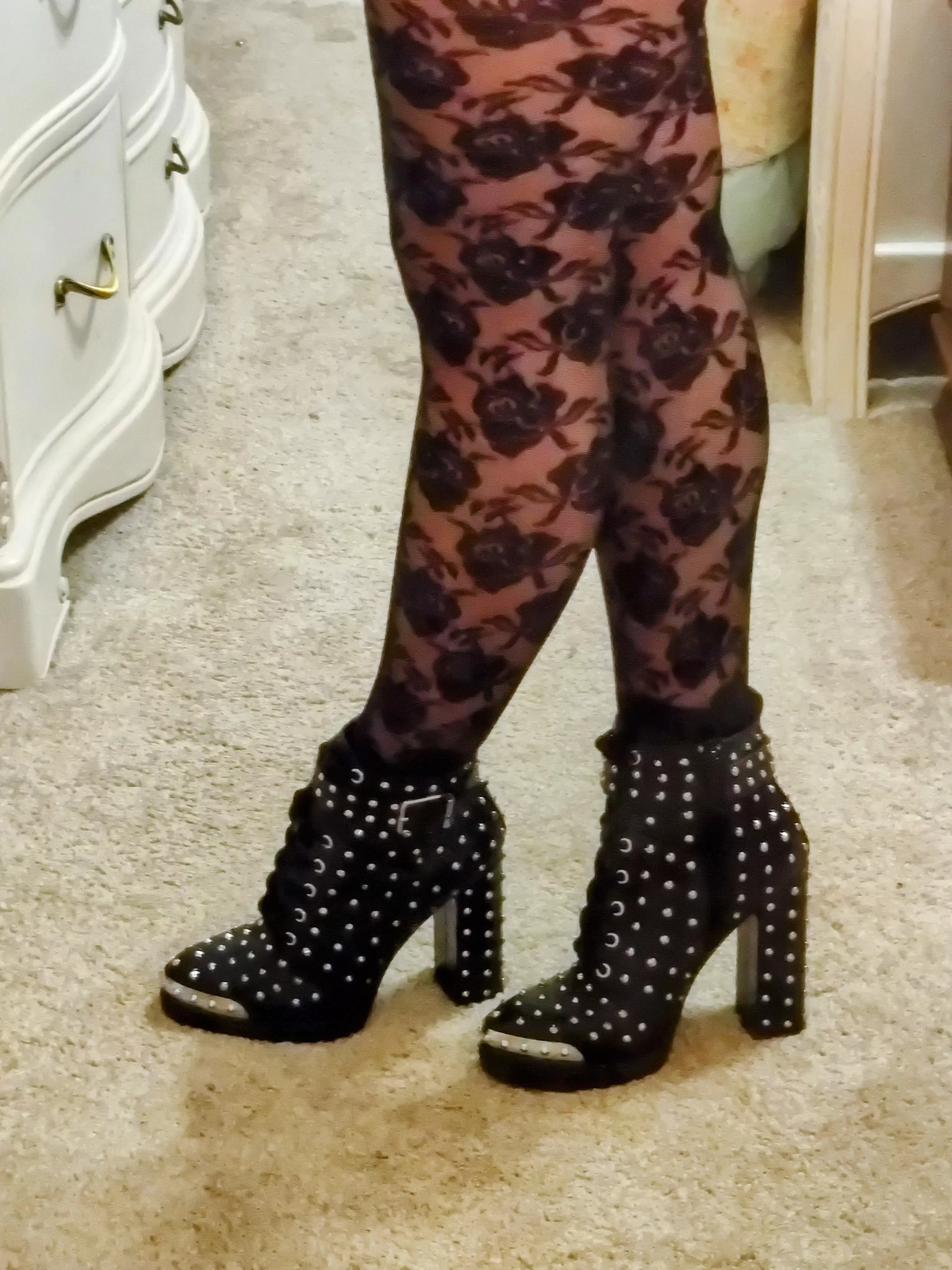 She's a little sharp, she's a little sweet 🖤💕 posted by vickie_vixen