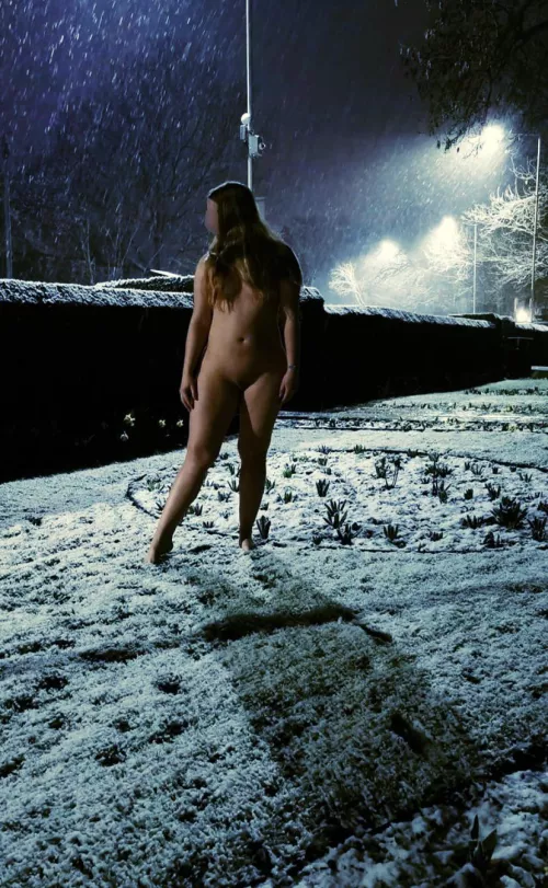 So it’s snowing here this morning ! by NakedCountryGirl