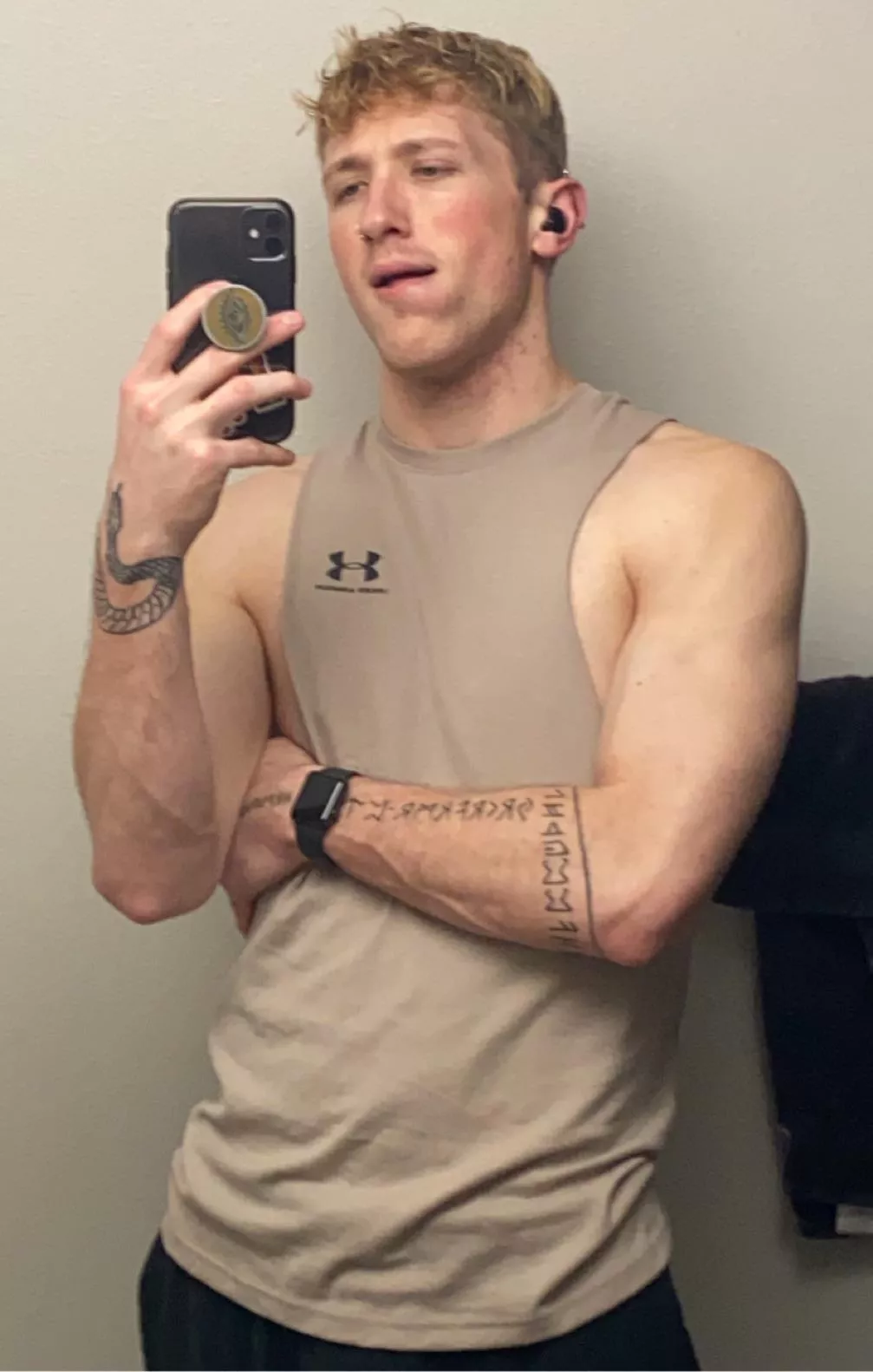 Thought I’d take a pic out of boredom! posted by MothManzDong100