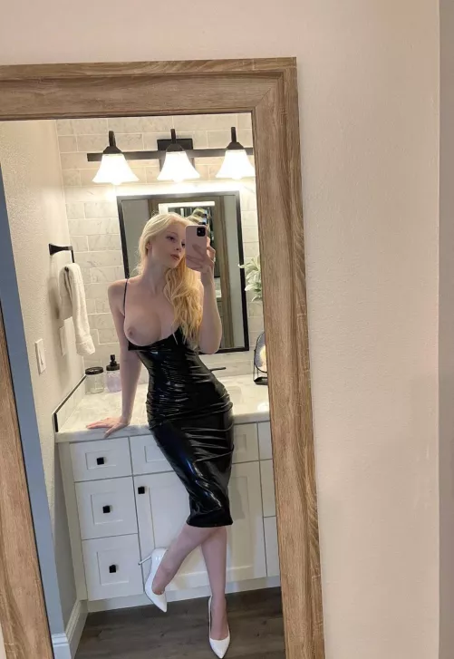 Tight dress makes my puffies pop out by emilytaylorxo