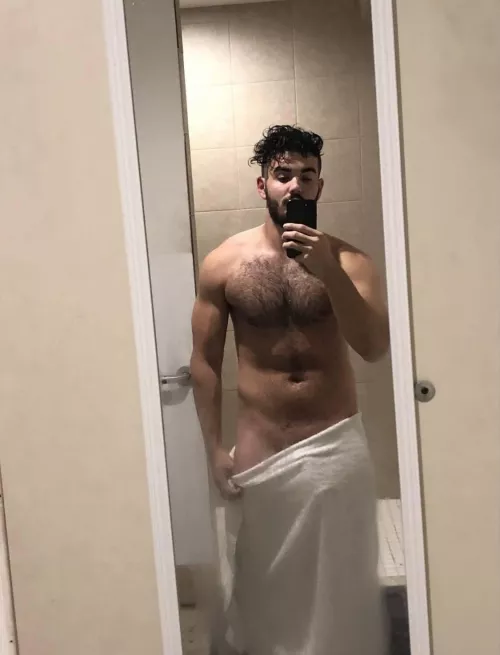 Upvote and I’ll drop the towel by Houstonhunk69