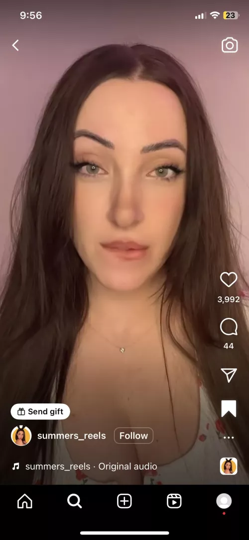 Who is she please by RespondEmbarrassed66