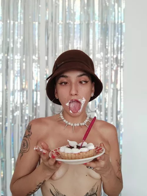 who likes pie? by esmeralda_420