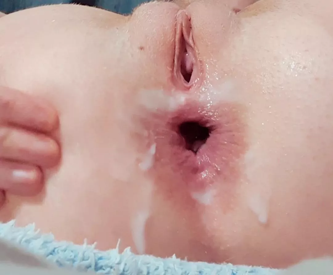 who wants their throbbing cock in my loose arsehole by GingerFTx