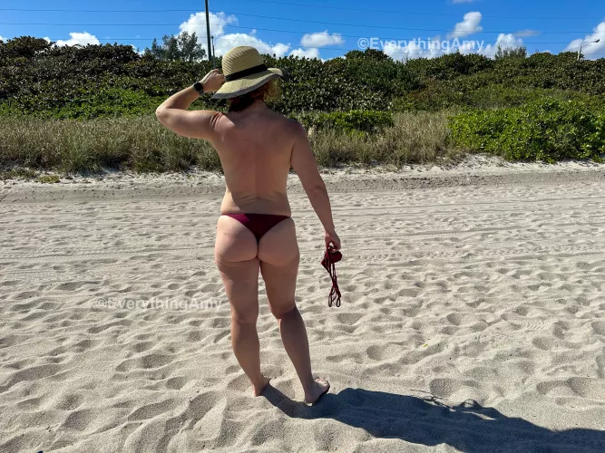 Who wants to oil me up?💕 by EverythingAmy