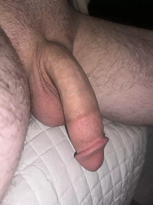 Who wants to wrap their lips around daddy’s thick cock and feel it grow? by _hung__