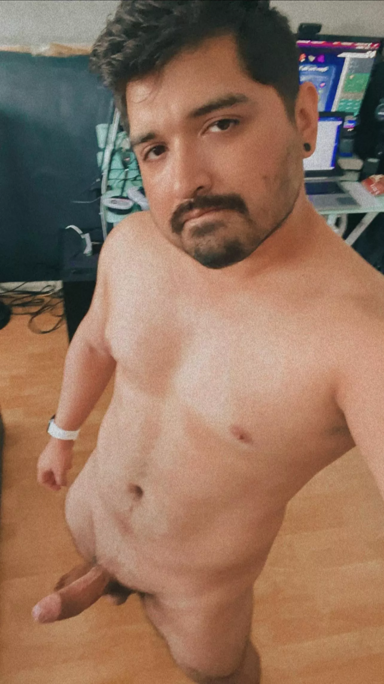 Would you get down on your knees for me? 😈 posted by Nerkked